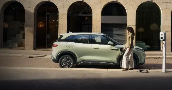 BYD ATTO 2 em carregamento. 