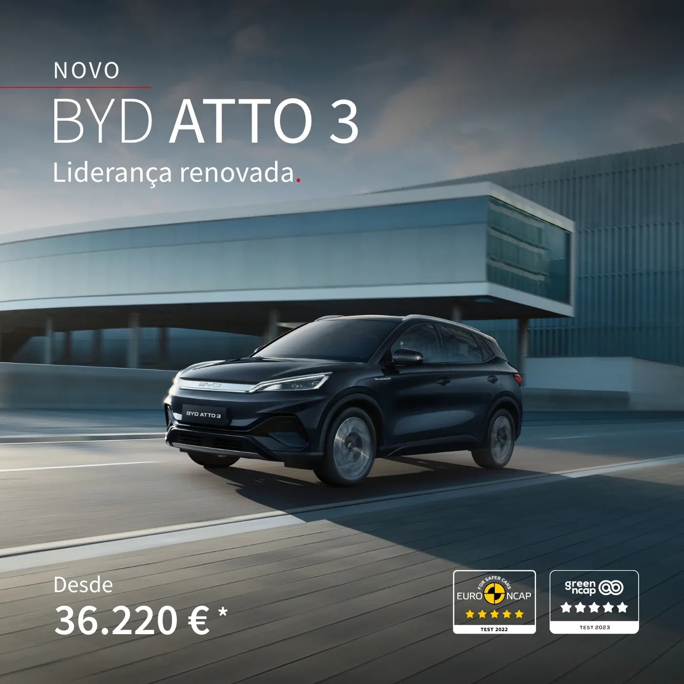 BYD ATTO 3 preto na estrada