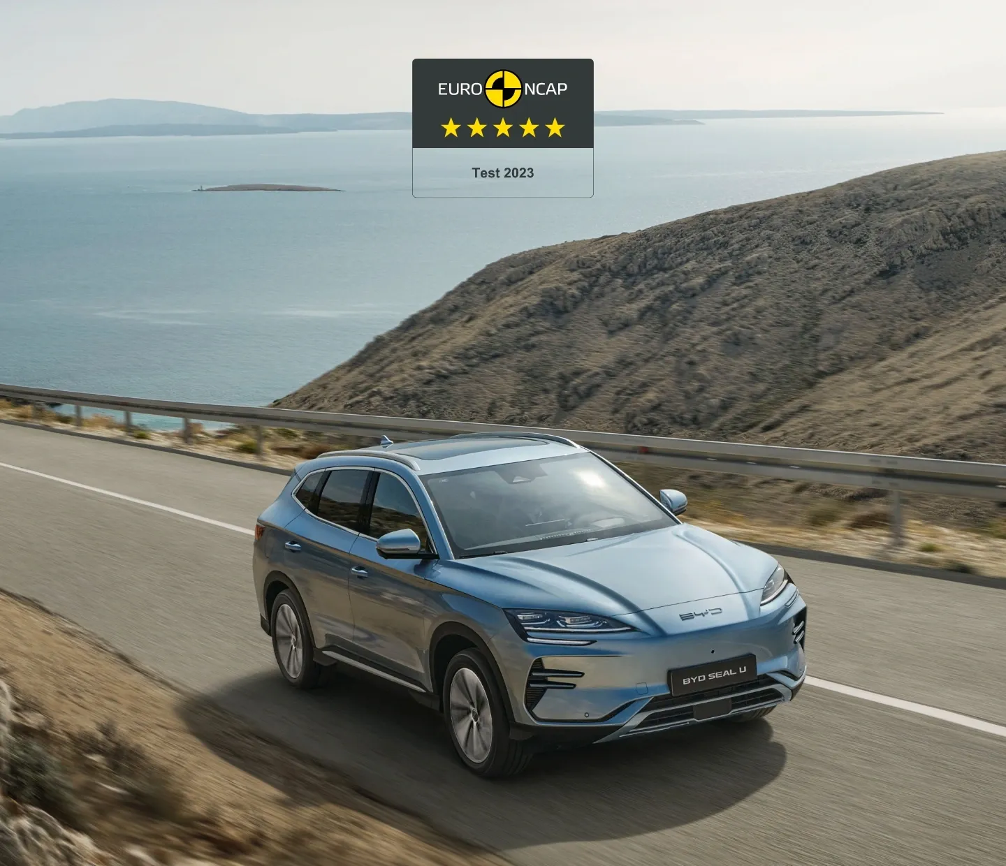 Novo BYD SEAL U EV junto ao mar
