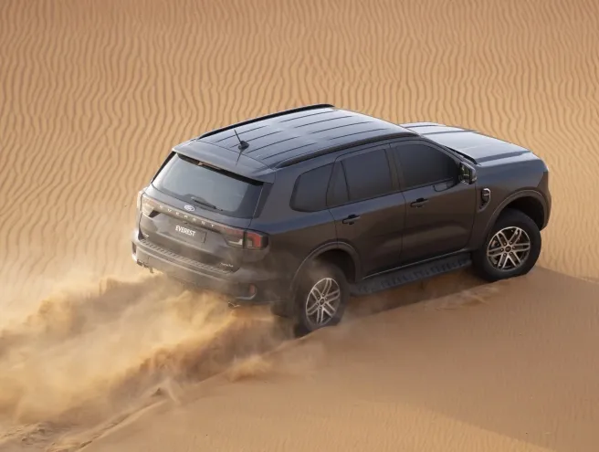 Ford Everest a andar pelas dunas