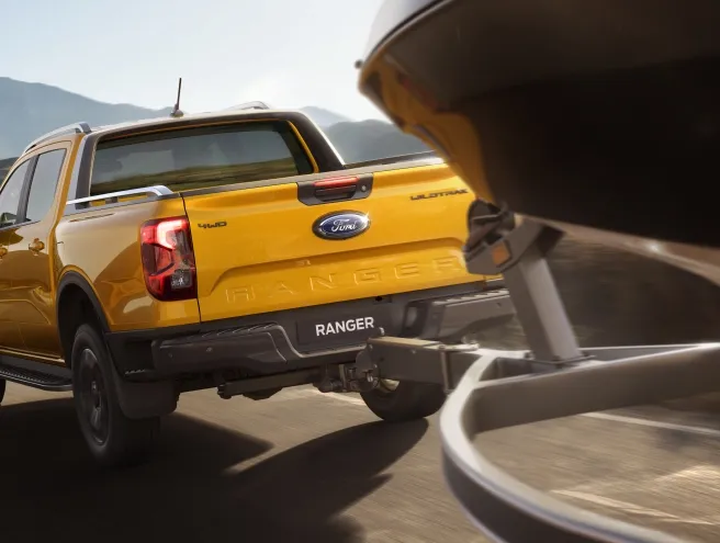 Ford Ranger a rebocar um barco