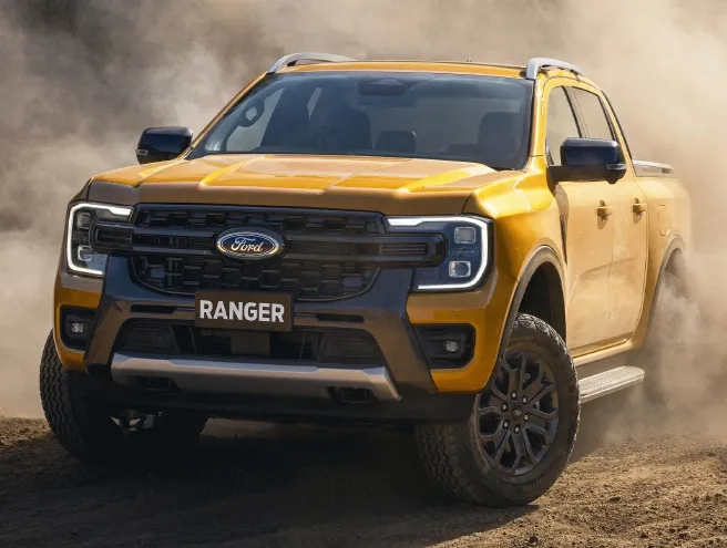 Ford Ranger a derrapar pela terra fora
