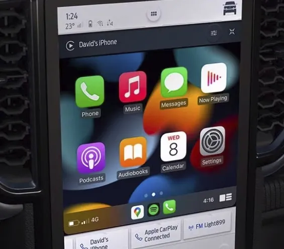 Painel central com menu do apple car play em display