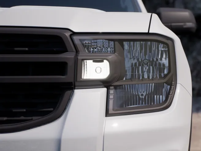 Farol dianteiro em forma de "C" da Ford Ranger XL