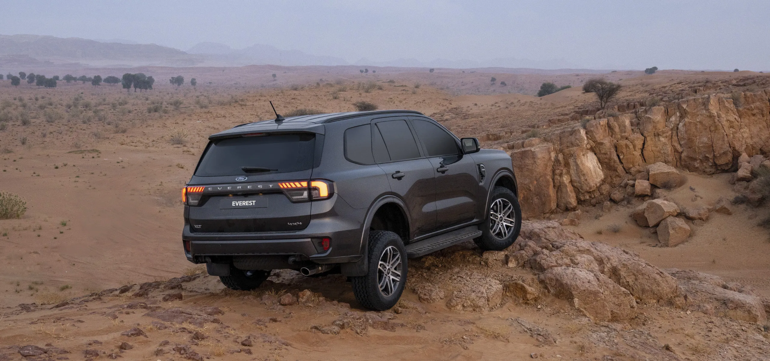 Ford Everest dans un environnement montagneux avec toujours une longueur d'avance